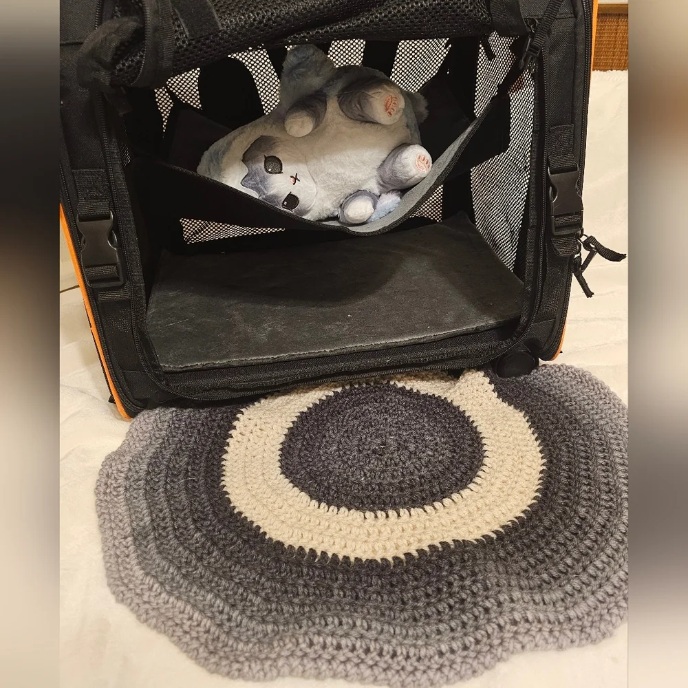 Handmade Crochet Round Pet Bed Or Kennel Rug in Gray and Cream